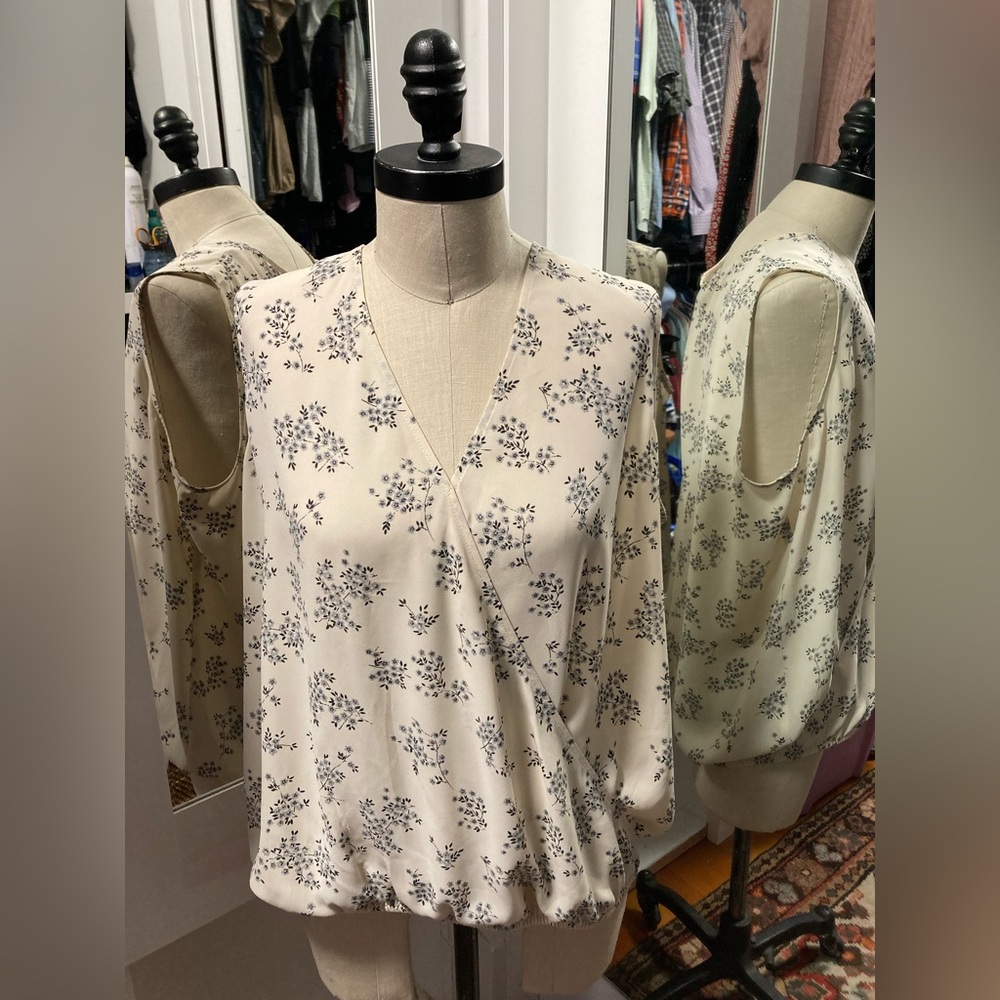 LOFT Ivory and Gray Floral Faux Wrap V-Neck Sleeveless Blouse, Size Large